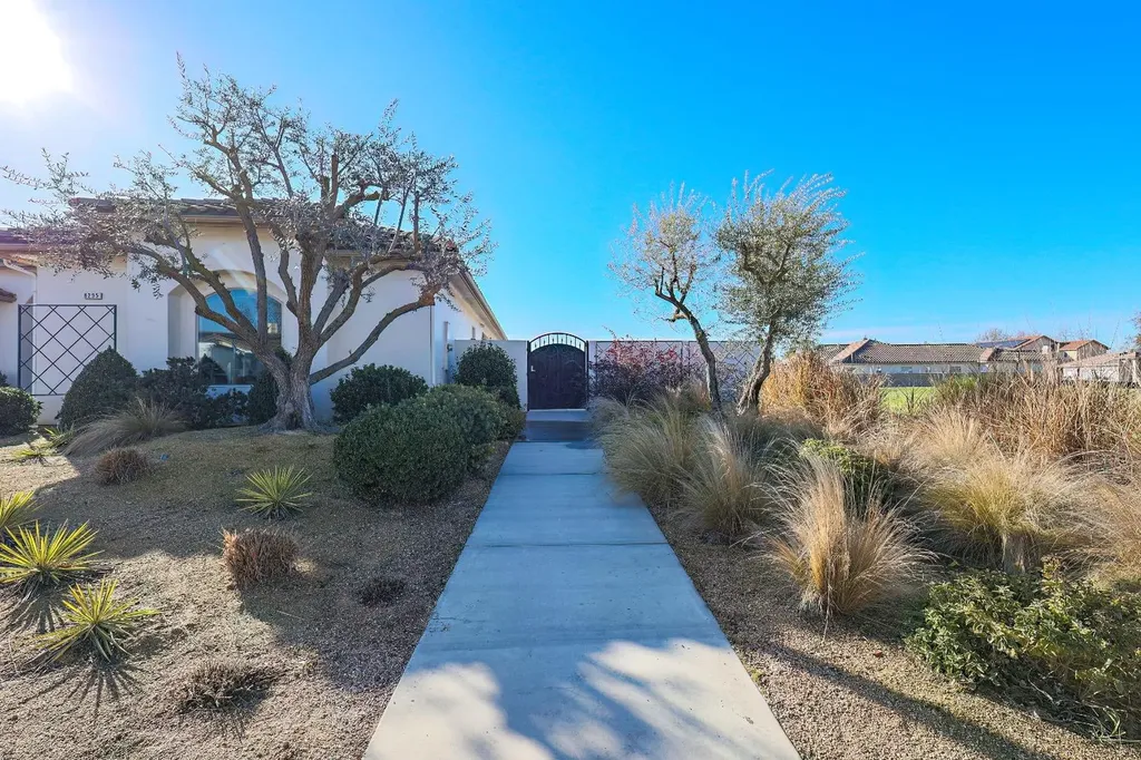 8295 Lake Shore Drive Chowchilla CA 93610