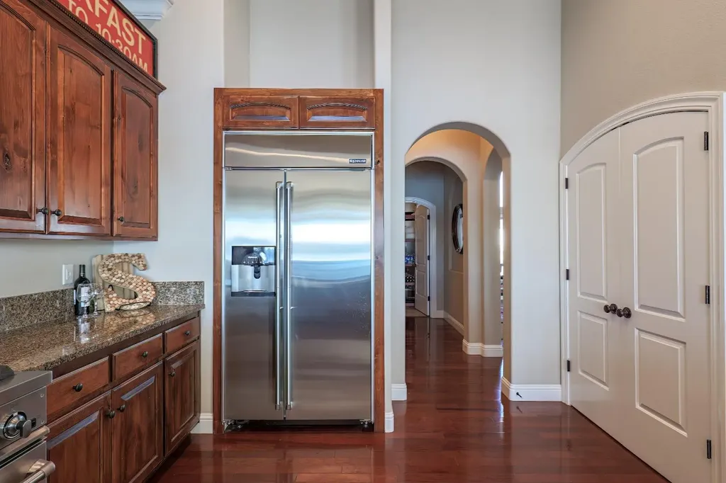 8295 Lake Shore Drive Chowchilla CA 93610