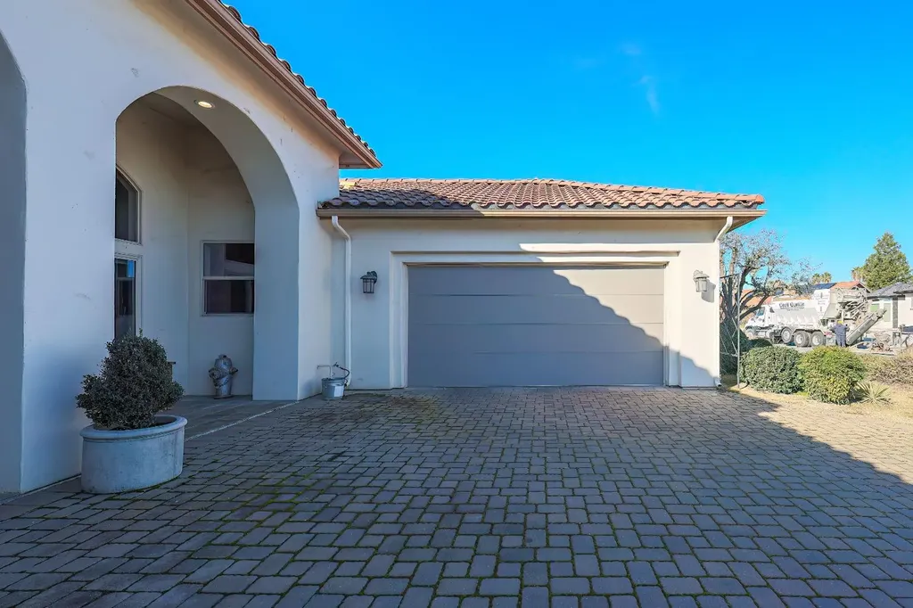 8295 Lake Shore Drive Chowchilla CA 93610