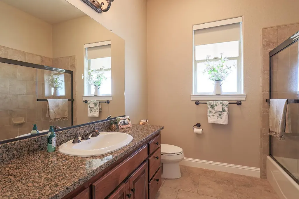 8295 Lake Shore Drive Chowchilla CA 93610