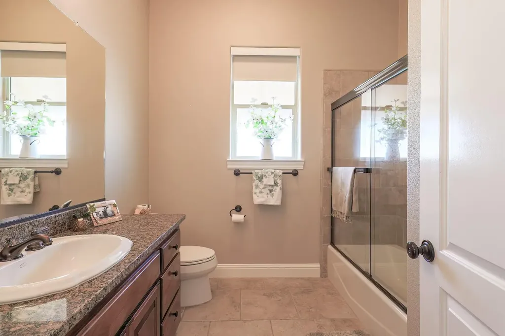 8295 Lake Shore Drive Chowchilla CA 93610