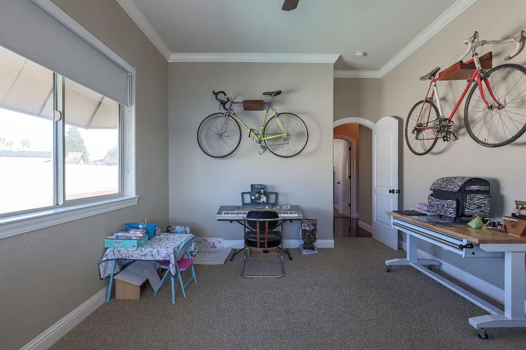 8295 Lake Shore Drive Chowchilla CA 93610