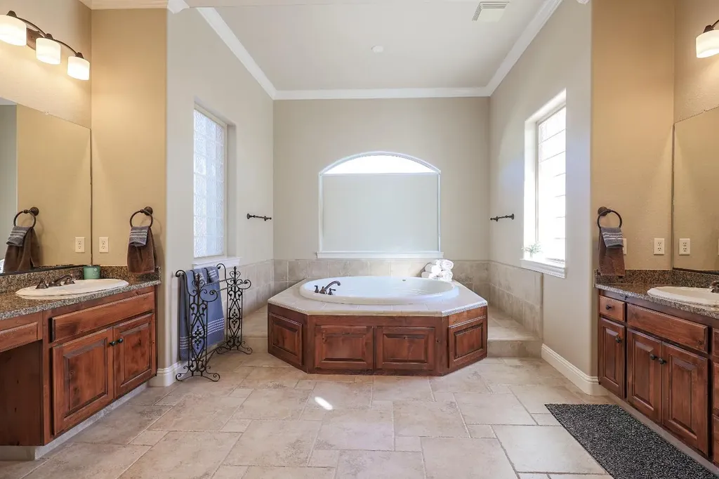 8295 Lake Shore Drive Chowchilla CA 93610