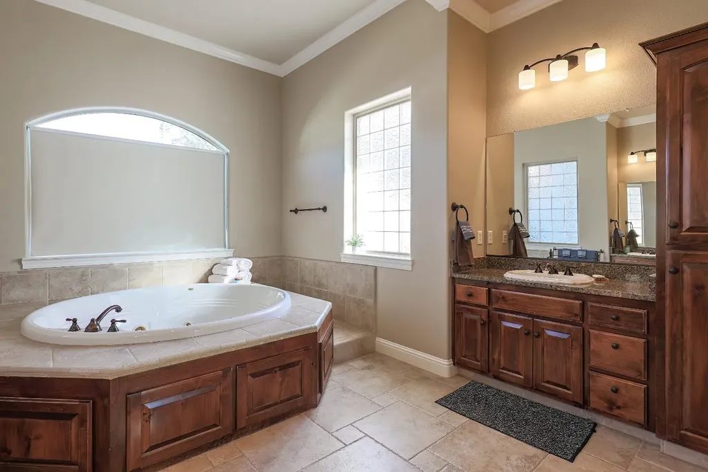 8295 Lake Shore Drive Chowchilla CA 93610