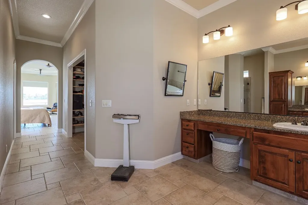 8295 Lake Shore Drive Chowchilla CA 93610