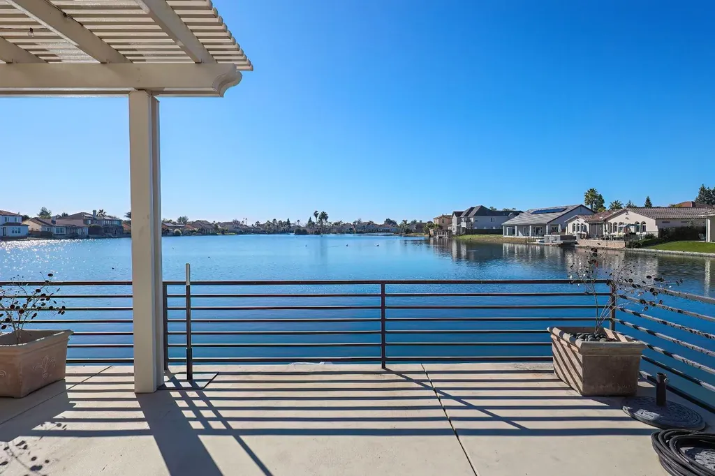 8295 Lake Shore Drive Chowchilla CA 93610