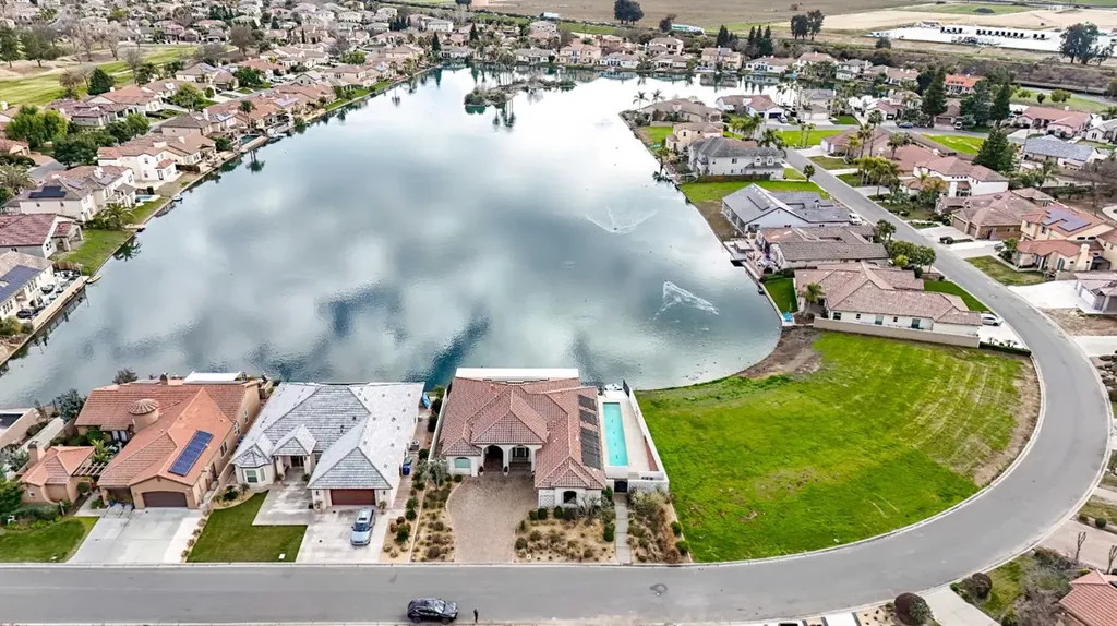 8295 Lake Shore Drive Chowchilla CA 93610