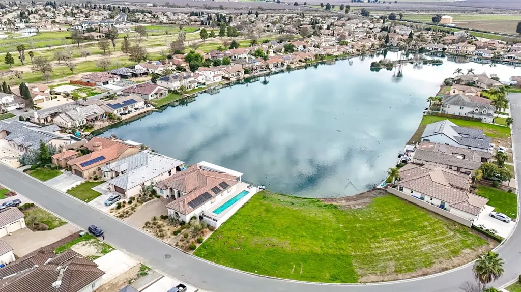 8295 Lake Shore Drive Chowchilla CA 93610