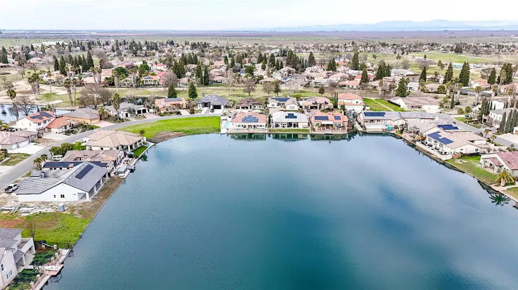 8295 Lake Shore Drive Chowchilla CA 93610