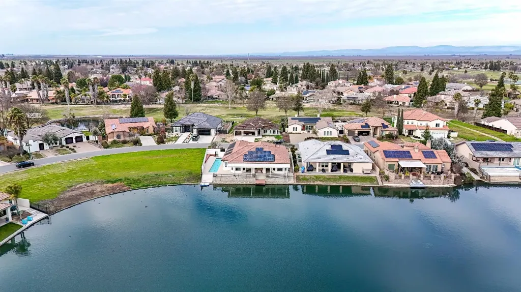 8295 Lake Shore Drive Chowchilla CA 93610