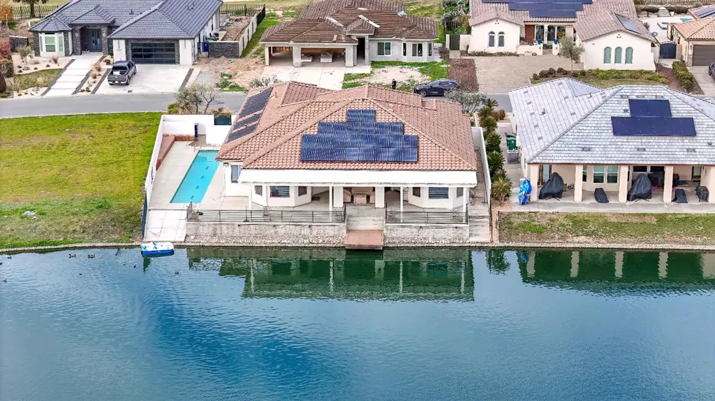 8295 Lake Shore Drive Chowchilla CA 93610