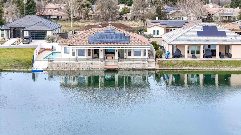 8295 Lake Shore Drive Chowchilla CA 93610