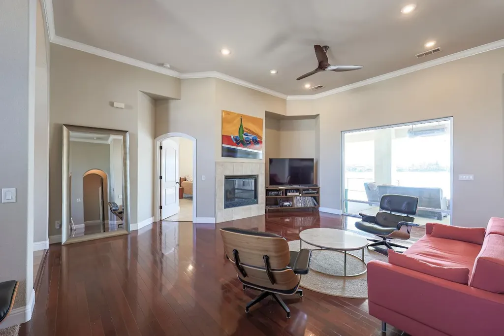 8295 Lake Shore Drive Chowchilla CA 93610