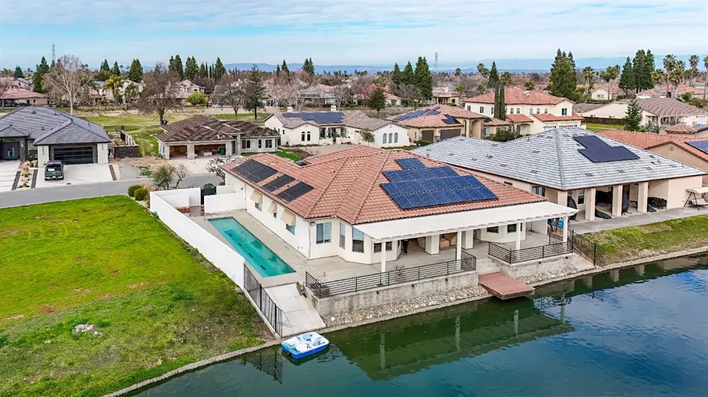 8295 Lake Shore Drive Chowchilla CA 93610