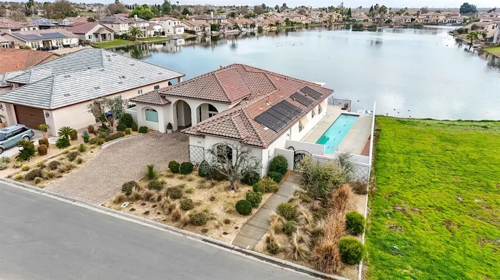 8295 Lake Shore Drive Chowchilla CA 93610