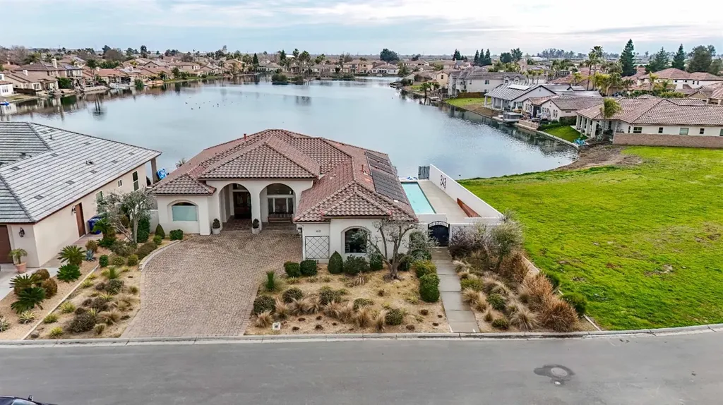 8295 Lake Shore Drive Chowchilla CA 93610