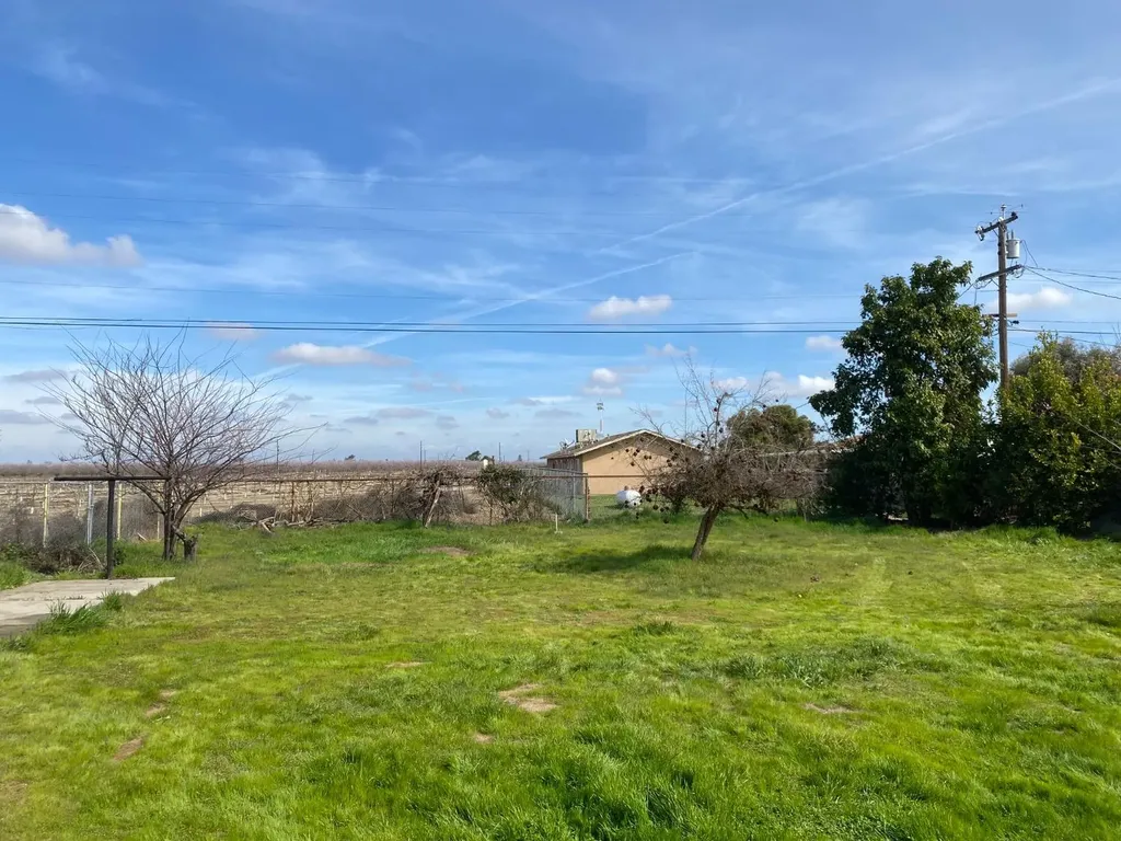 13208 S Marsh Avenue Caruthers CA 93609