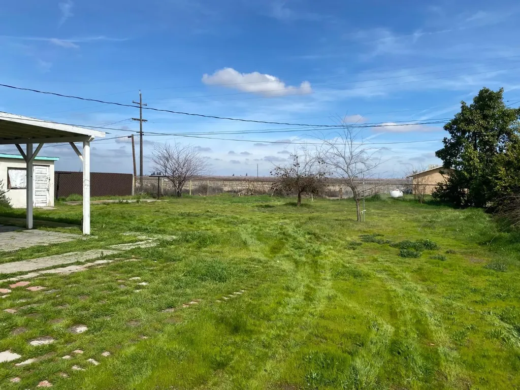 13208 S Marsh Avenue Caruthers CA 93609