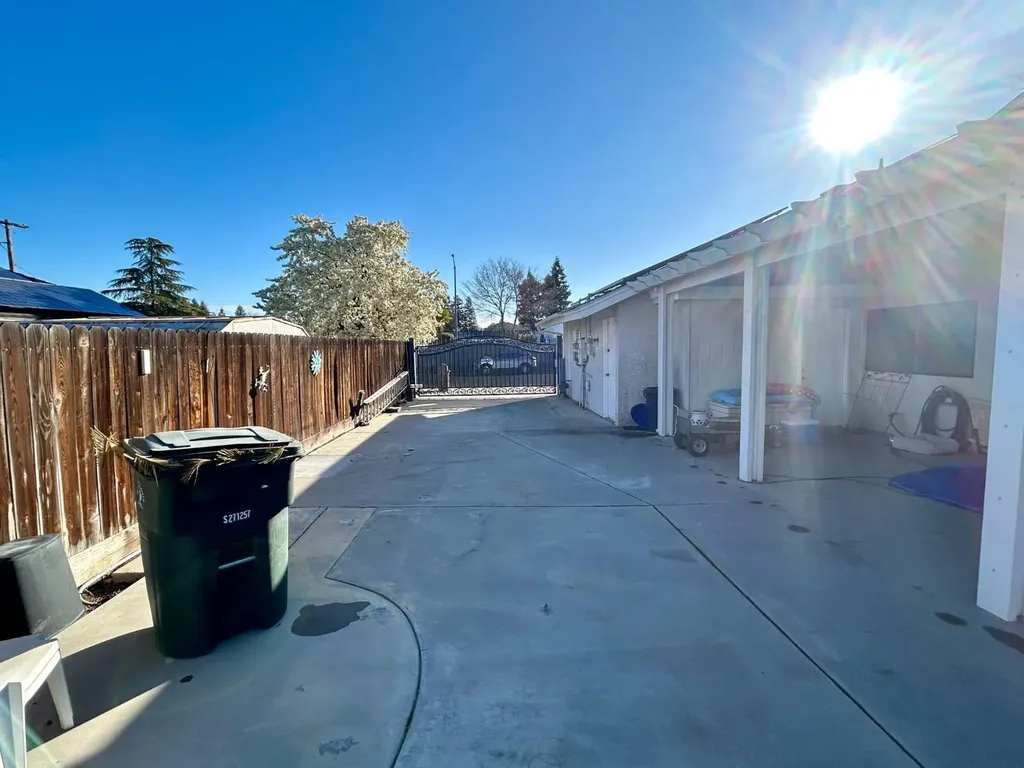 30 Adler Avenue Clovis CA 93612