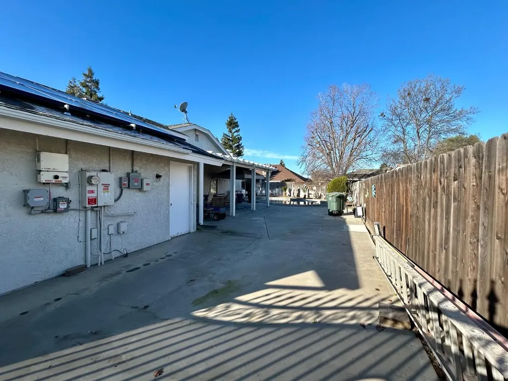 30 Adler Avenue Clovis CA 93612