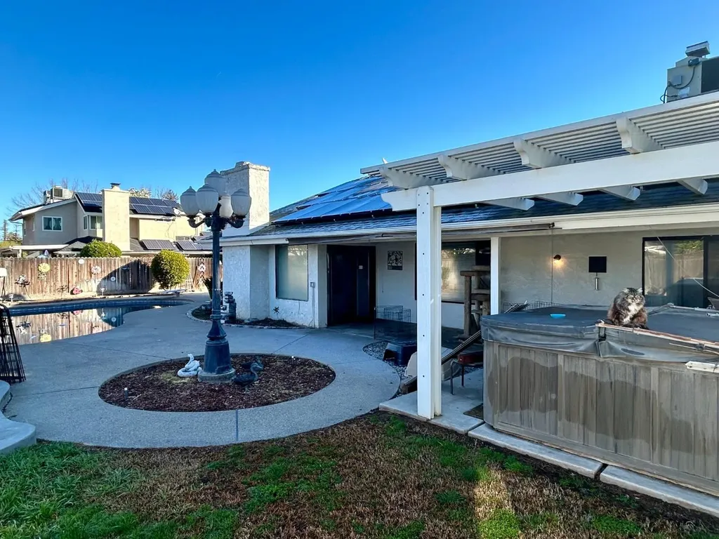 30 Adler Avenue Clovis CA 93612