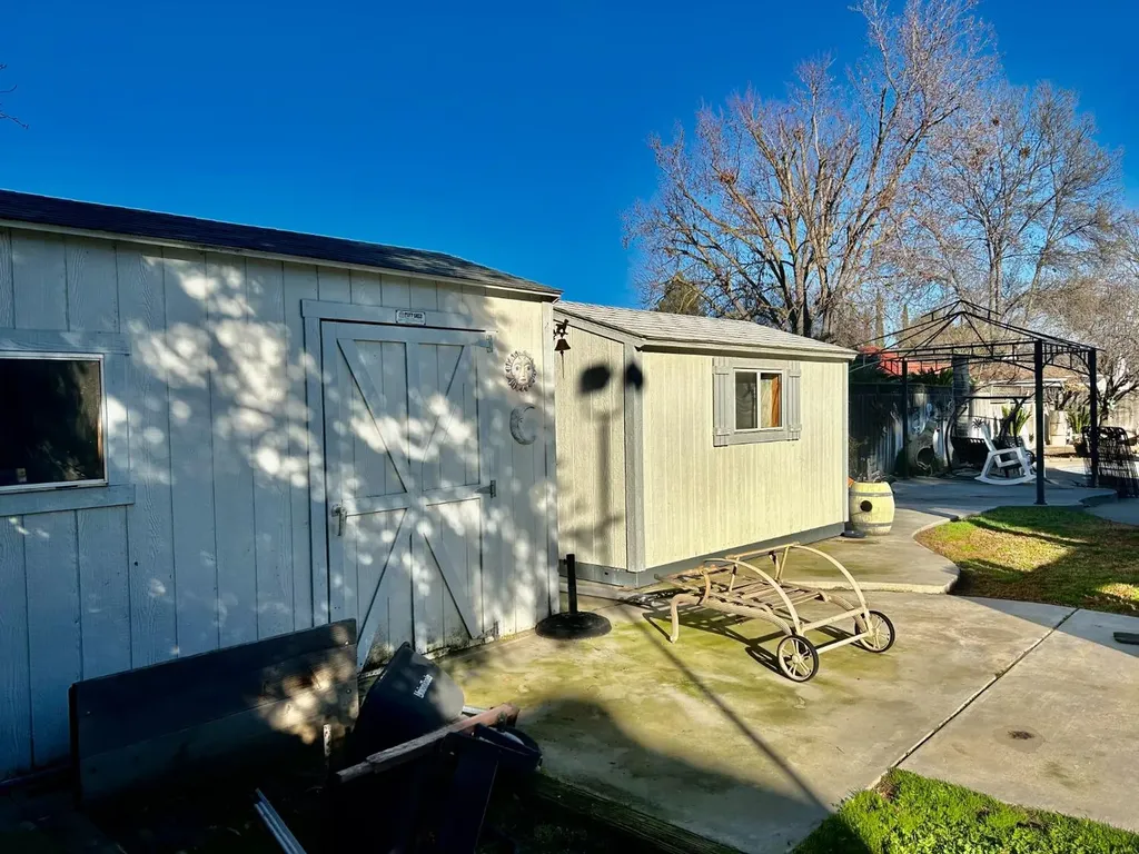 30 Adler Avenue Clovis CA 93612