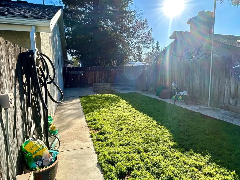 30 Adler Avenue Clovis CA 93612