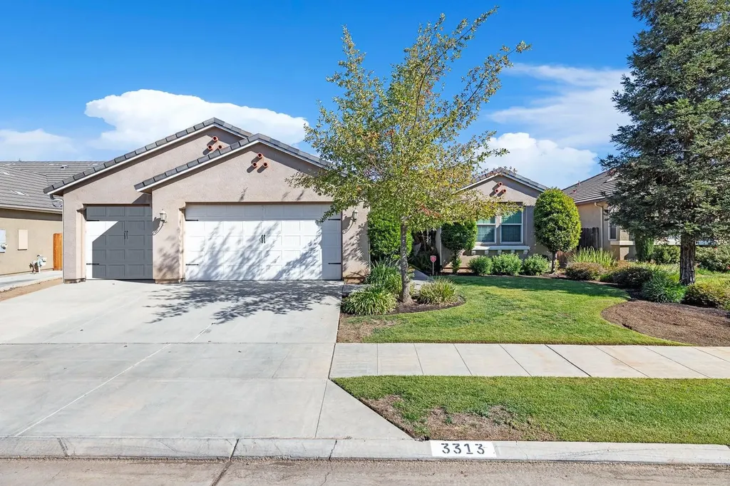 3313 Whiteash Avenue Clovis CA 93619