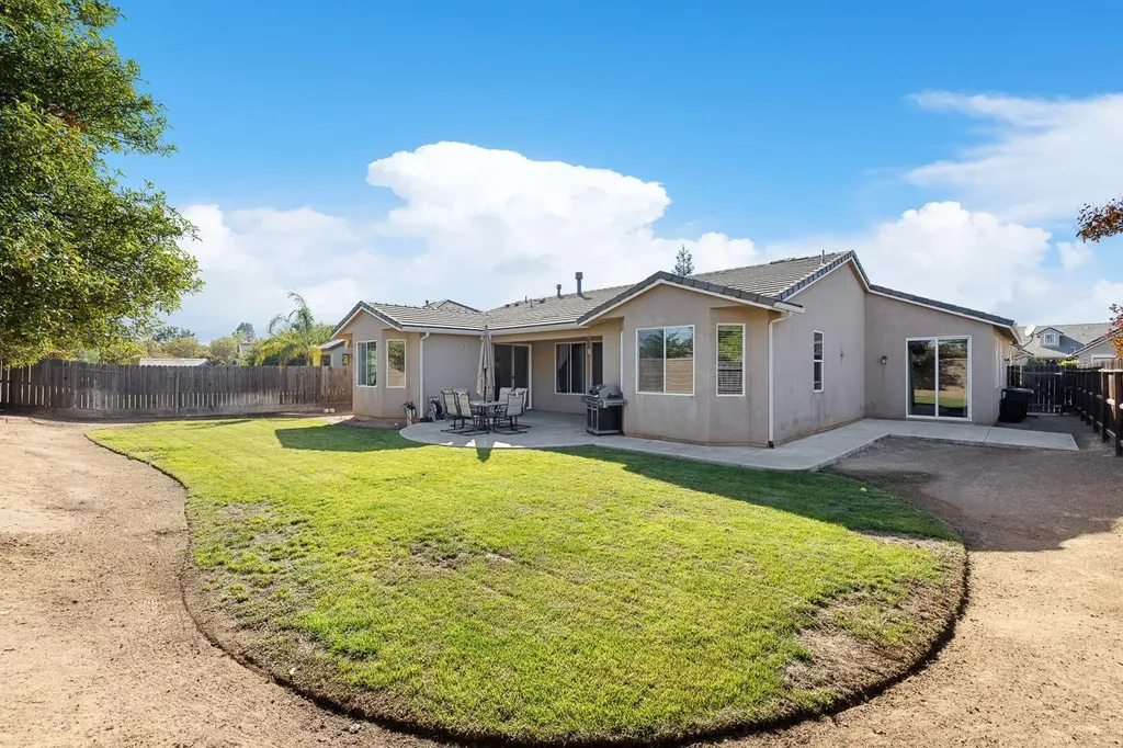 3313 Whiteash Avenue Clovis CA 93619