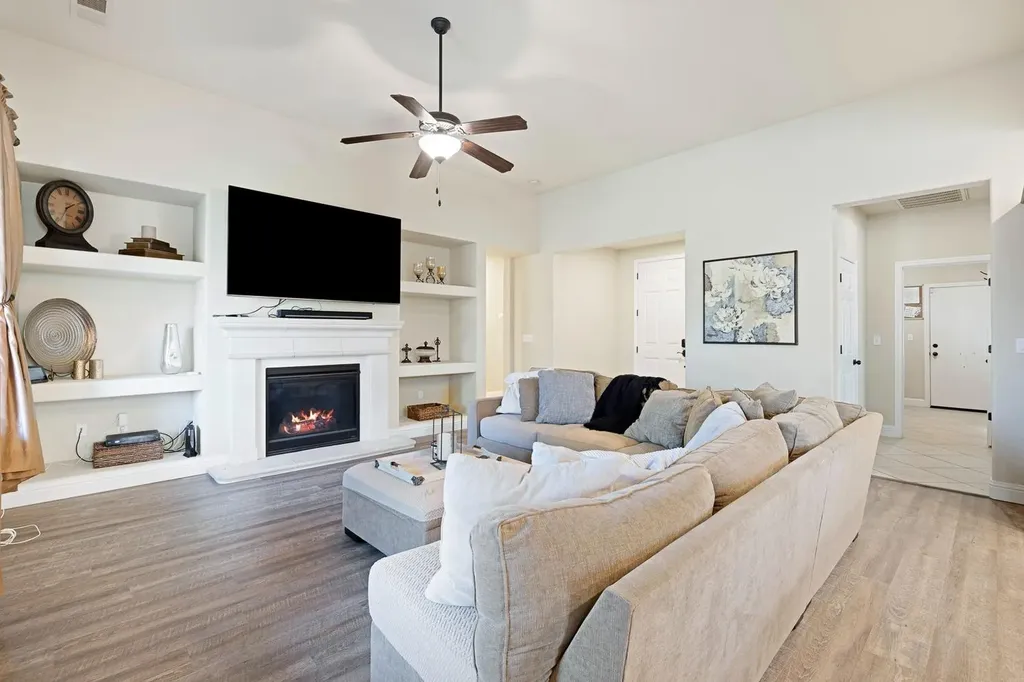 3313 Whiteash Avenue Clovis CA 93619