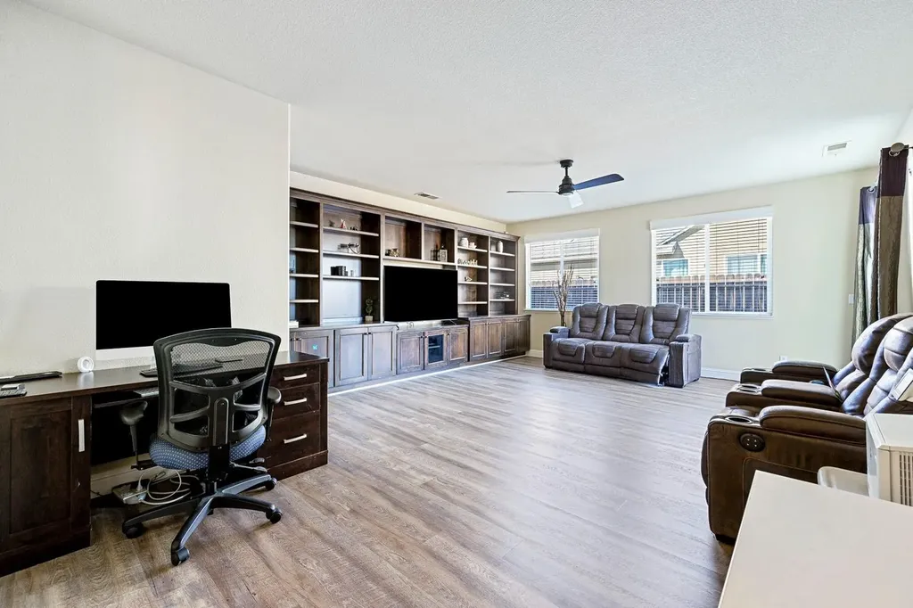 3313 Whiteash Avenue Clovis CA 93619