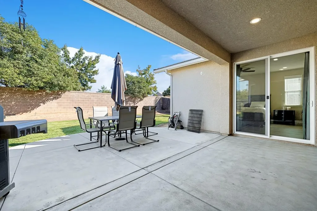 3313 Whiteash Avenue Clovis CA 93619