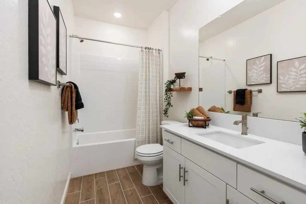 1625 Bloom Avenue Clovis CA 93619