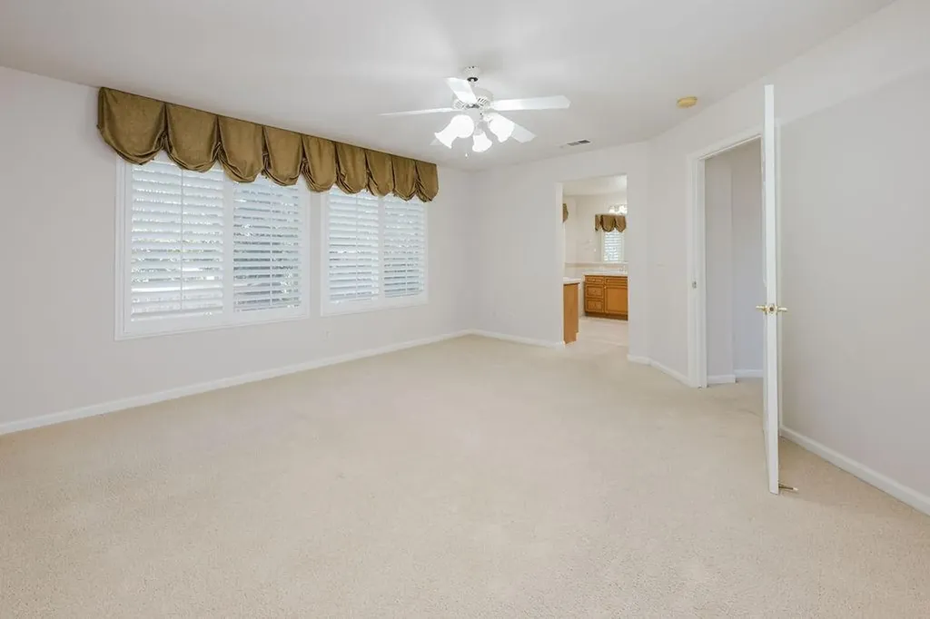 4672 N Emerald Peak Drive Clovis CA 93619