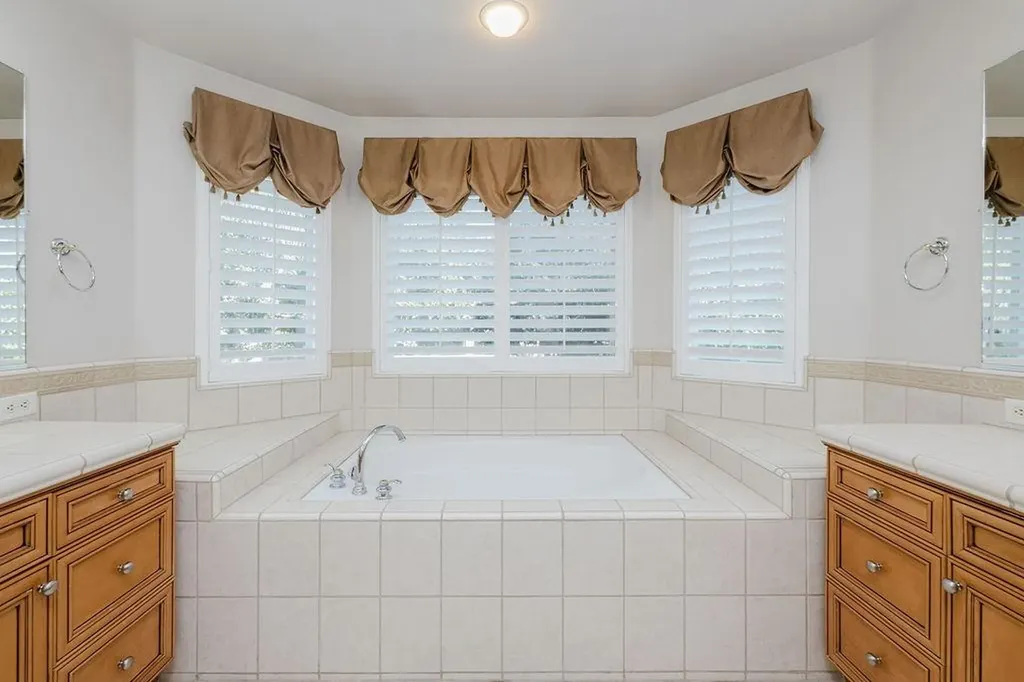 4672 N Emerald Peak Drive Clovis CA 93619