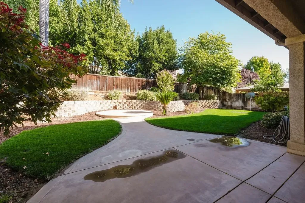 4672 N Emerald Peak Drive Clovis CA 93619