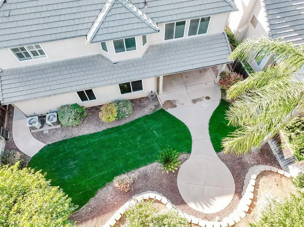 4672 N Emerald Peak Drive Clovis CA 93619