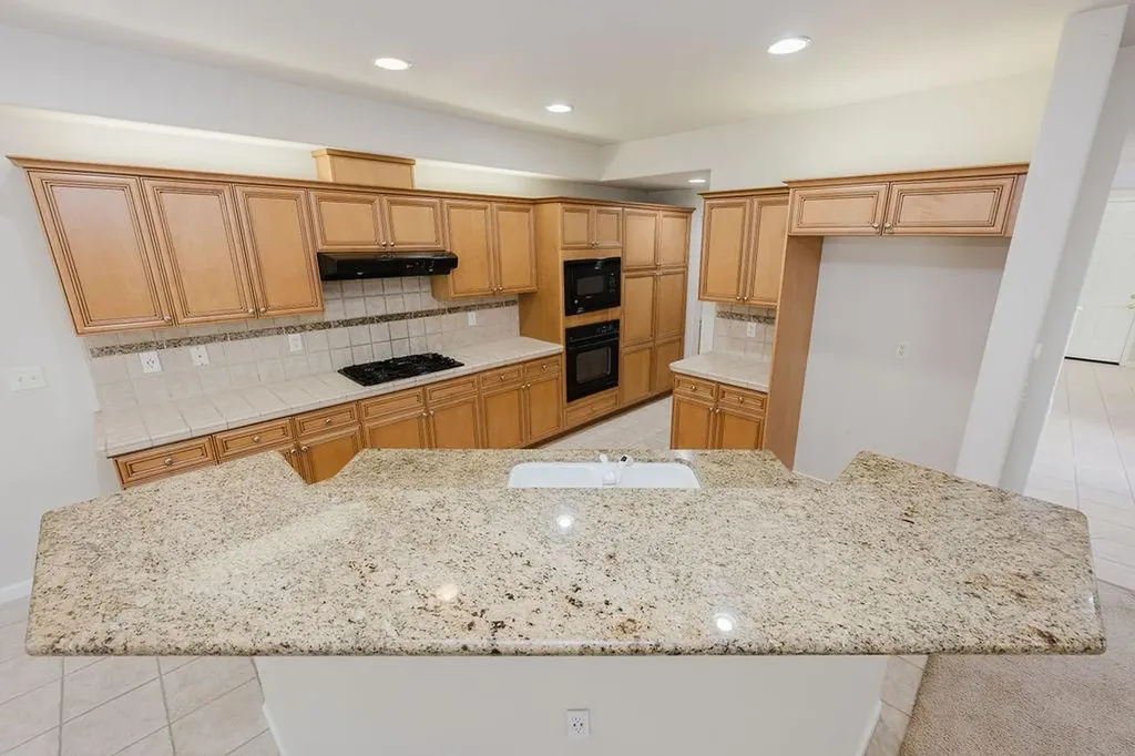 4672 N Emerald Peak Drive Clovis CA 93619