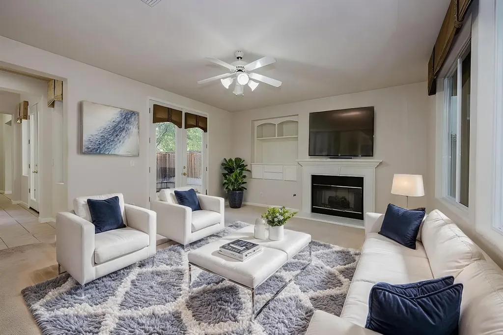 4672 N Emerald Peak Drive Clovis CA 93619