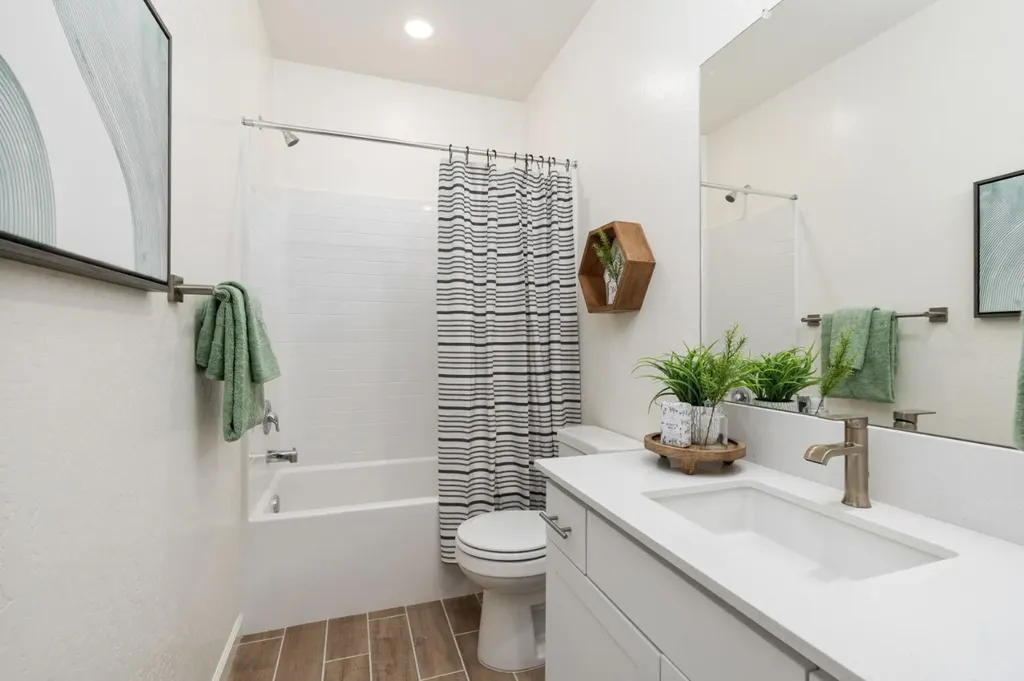 1704 Bloom Avenue Clovis CA 93619