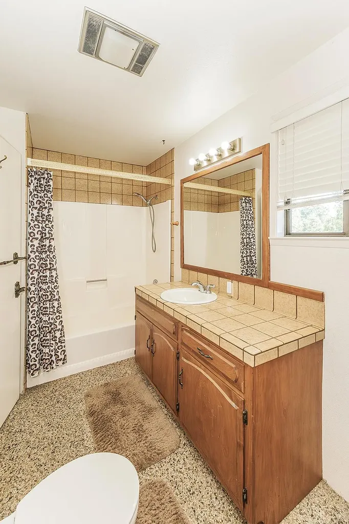 41823 Corlew Lane Auberry CA 93602