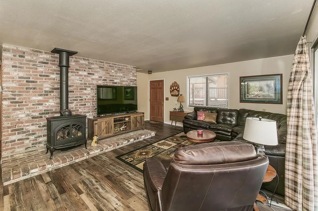 41823 Corlew Lane Auberry CA 93602