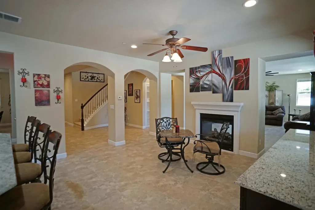 988 Blackwood Avenue Clovis CA 93619