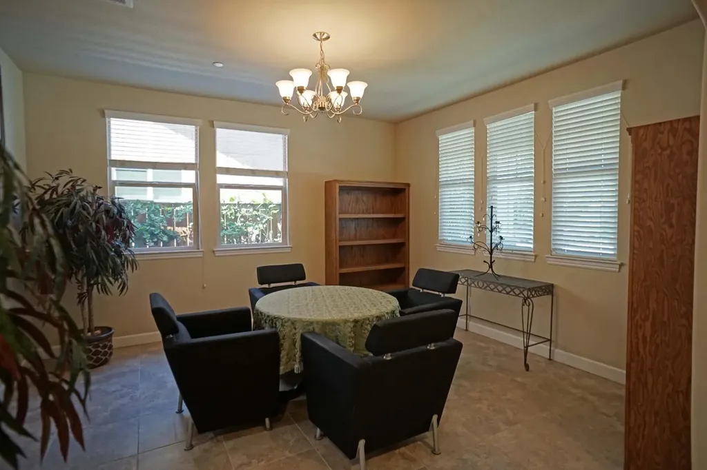 988 Blackwood Avenue Clovis CA 93619