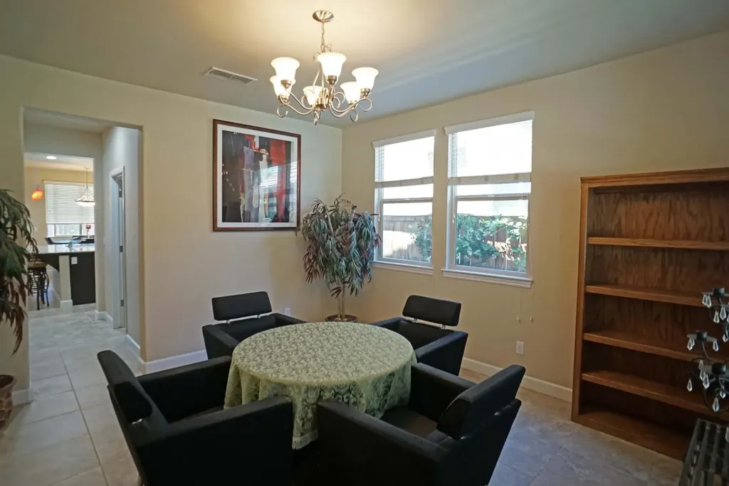 988 Blackwood Avenue Clovis CA 93619