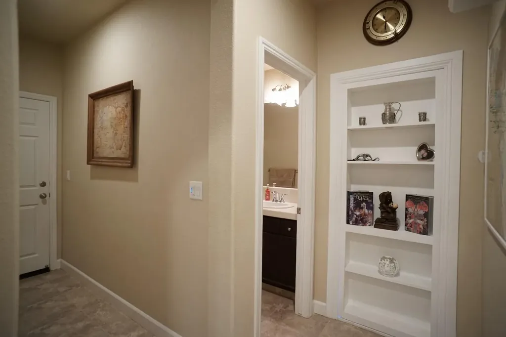 988 Blackwood Avenue Clovis CA 93619