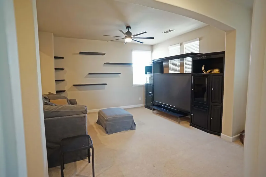 988 Blackwood Avenue Clovis CA 93619