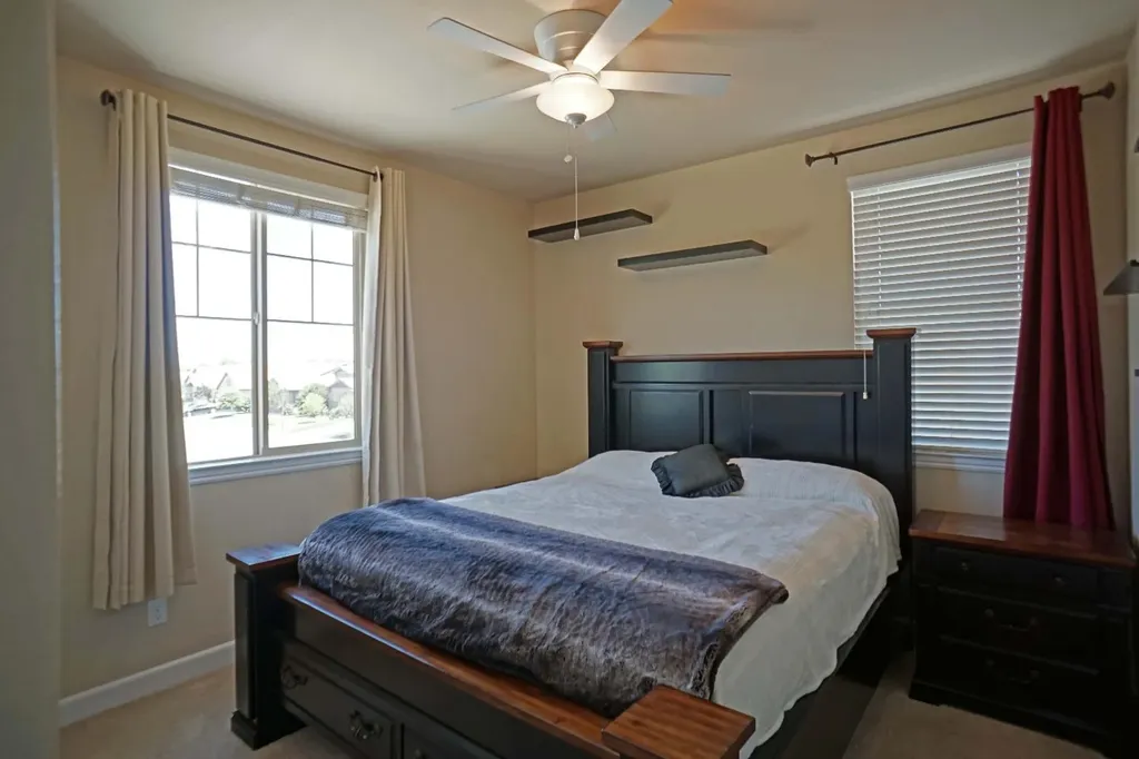 988 Blackwood Avenue Clovis CA 93619