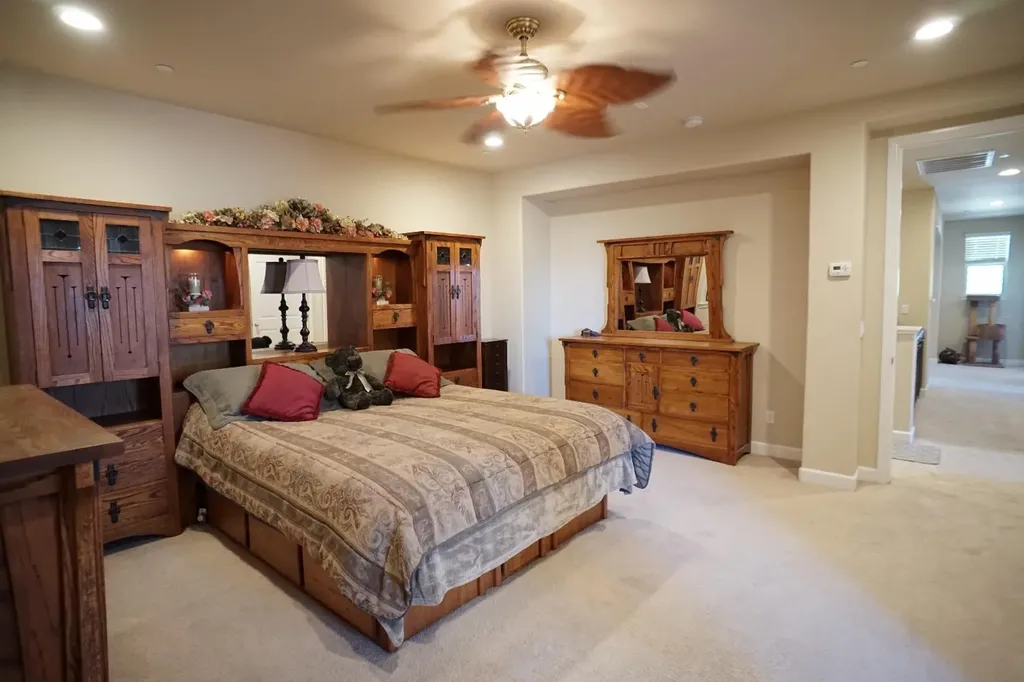 988 Blackwood Avenue Clovis CA 93619