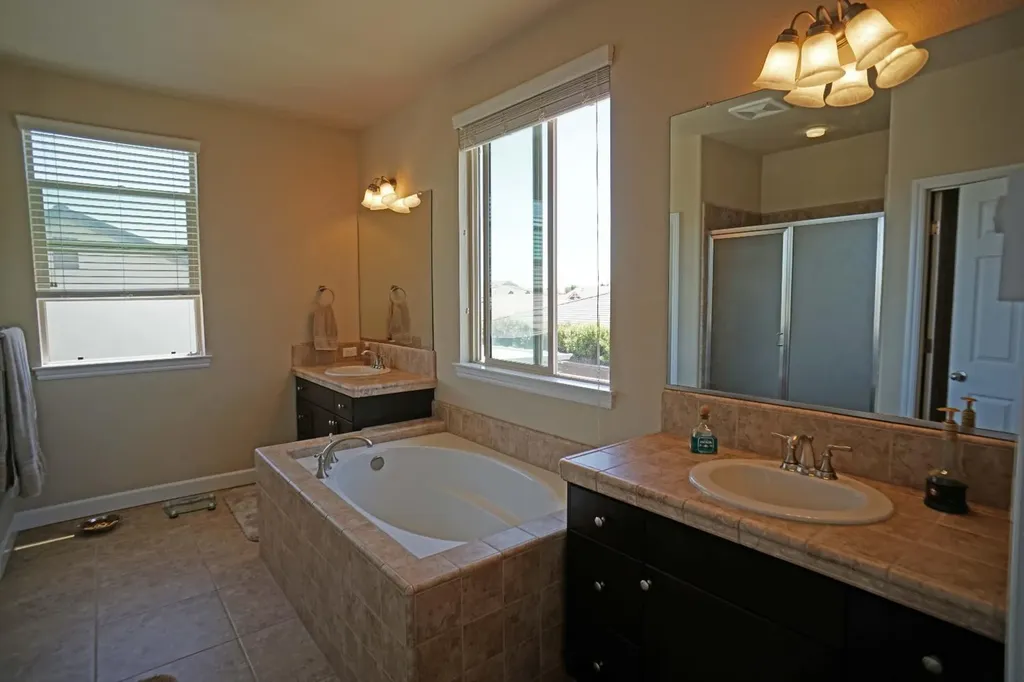 988 Blackwood Avenue Clovis CA 93619